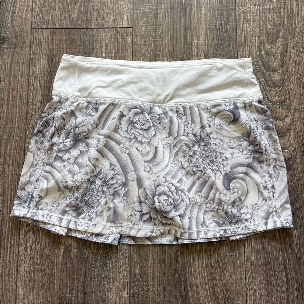 Lululemon skirt size 4